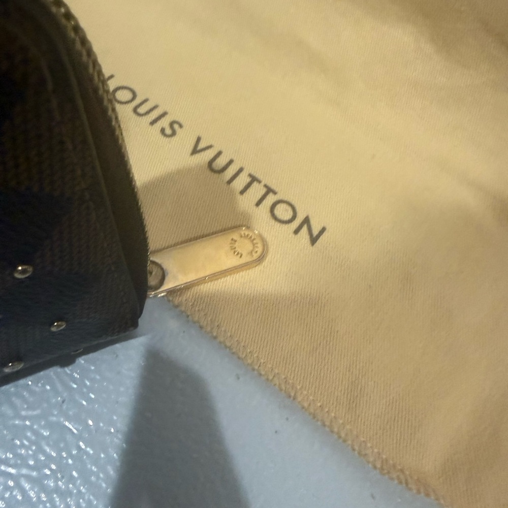 Authentic Louis Vuitton Zippy Wallet Studded Damier - Picture 3 of 8